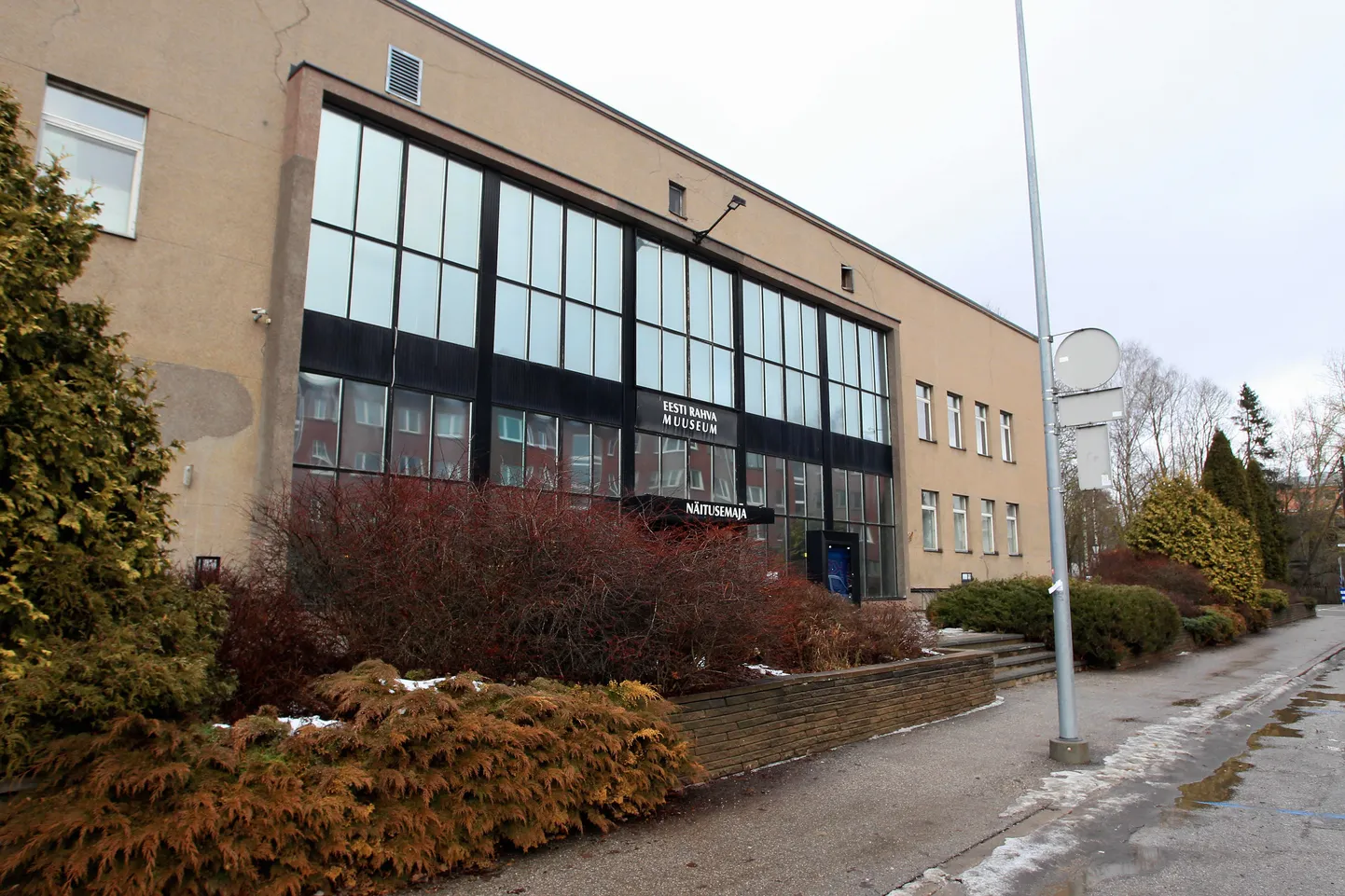 ERM on ammu ära kolinud Raadile. Muuseumi vana näitusemaja Kuperjanovi tänaval on terve talv seisnud tühjana.