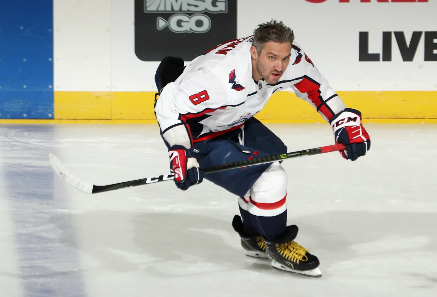 NHLi jäähokiklubi Washingtoni Capitalsi kapten Aleksandr Ovetškin sai läinud ööl hakkama täieliku sigadusega.