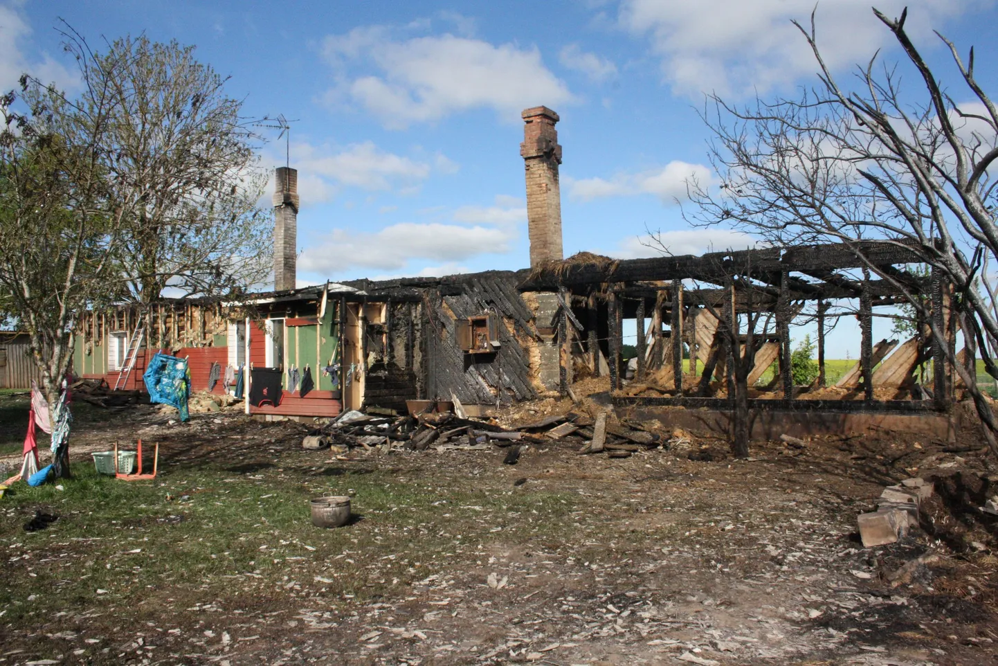 Дом после пожара.