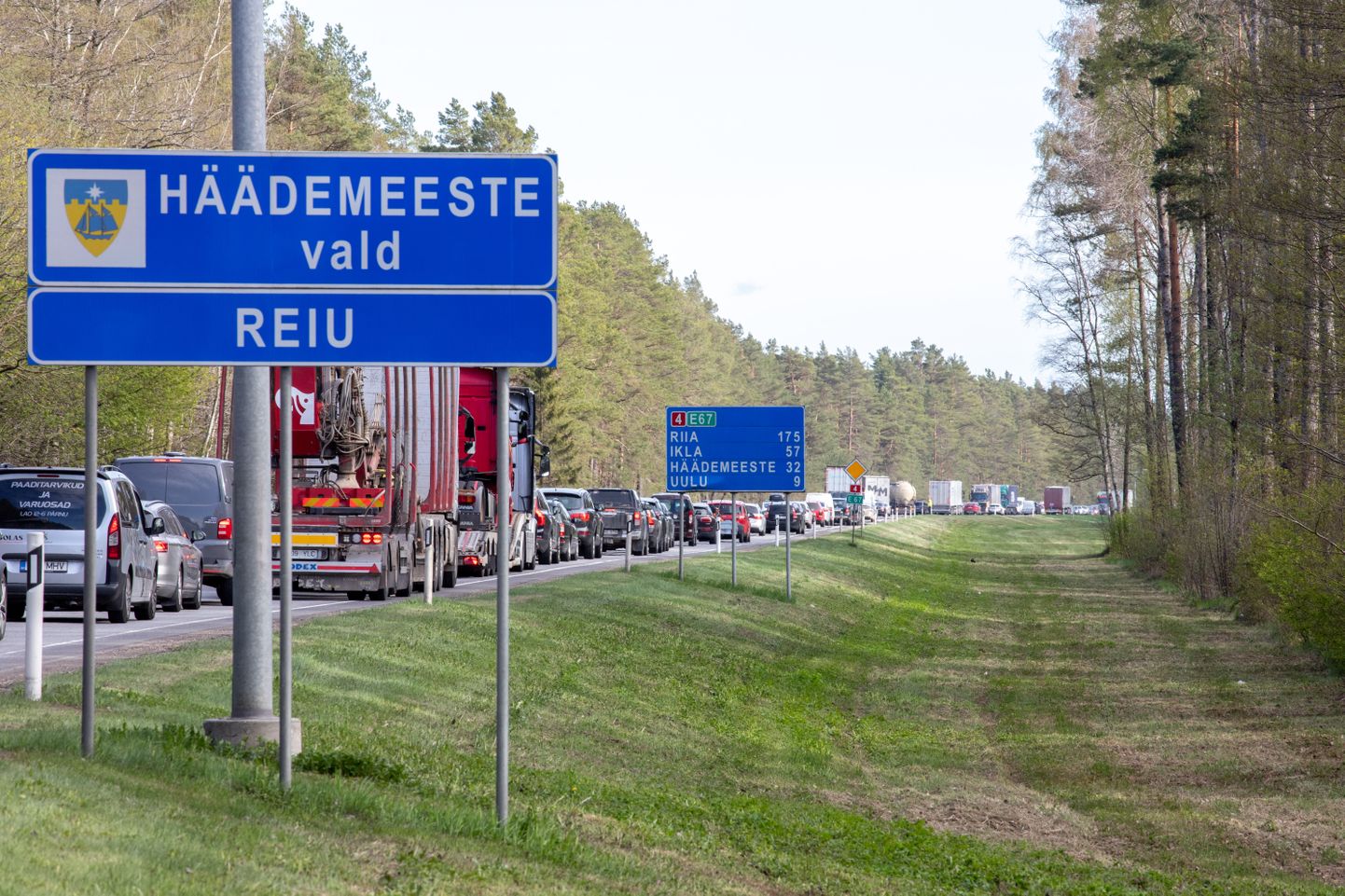 Автомобили на шоссе Таллинн-Пярну-Икла. Фото иллюстративное.
