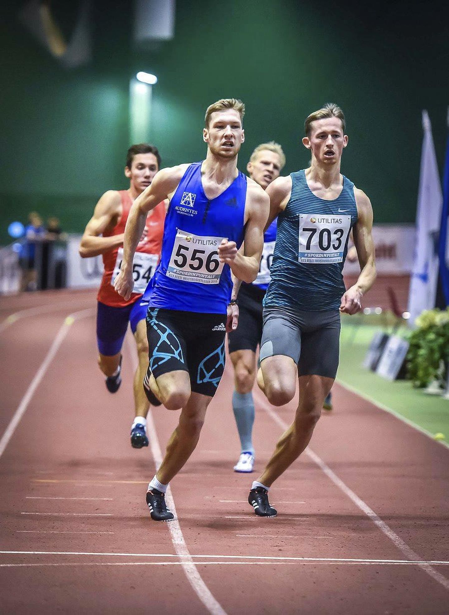 Tony Nõu (vasakul) teenis Eesti noorsooklassi sisemeistrivõistlustel 200 ja 400 meetri jooksu kuldmedali. Eeloleval nädalavahetusel soovib ta saavutust korrata täiskasvanute mõõduvõtul.