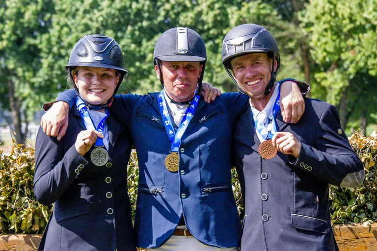 EMV medalikolmik: Eliise Sõrmus (II), Erkki Hõim (I), Jaagup Kallas (III).