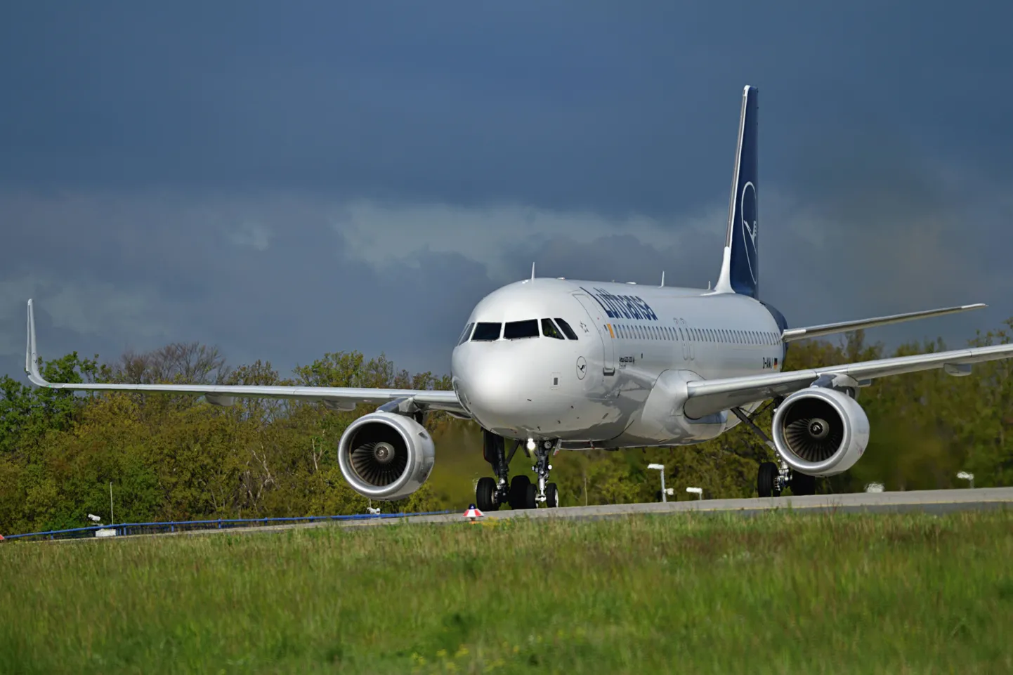 Lufthansa lennuk Frankfurdi lennujaamas.