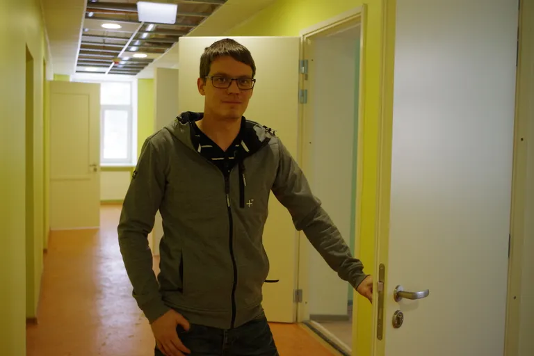 OÜ Mace Ehitus juhatuse liige Erich Andressoo ütleb, et hooldekodu on samahästi kui valmis ja nüüd oleks ehitajal aeg raha saada.