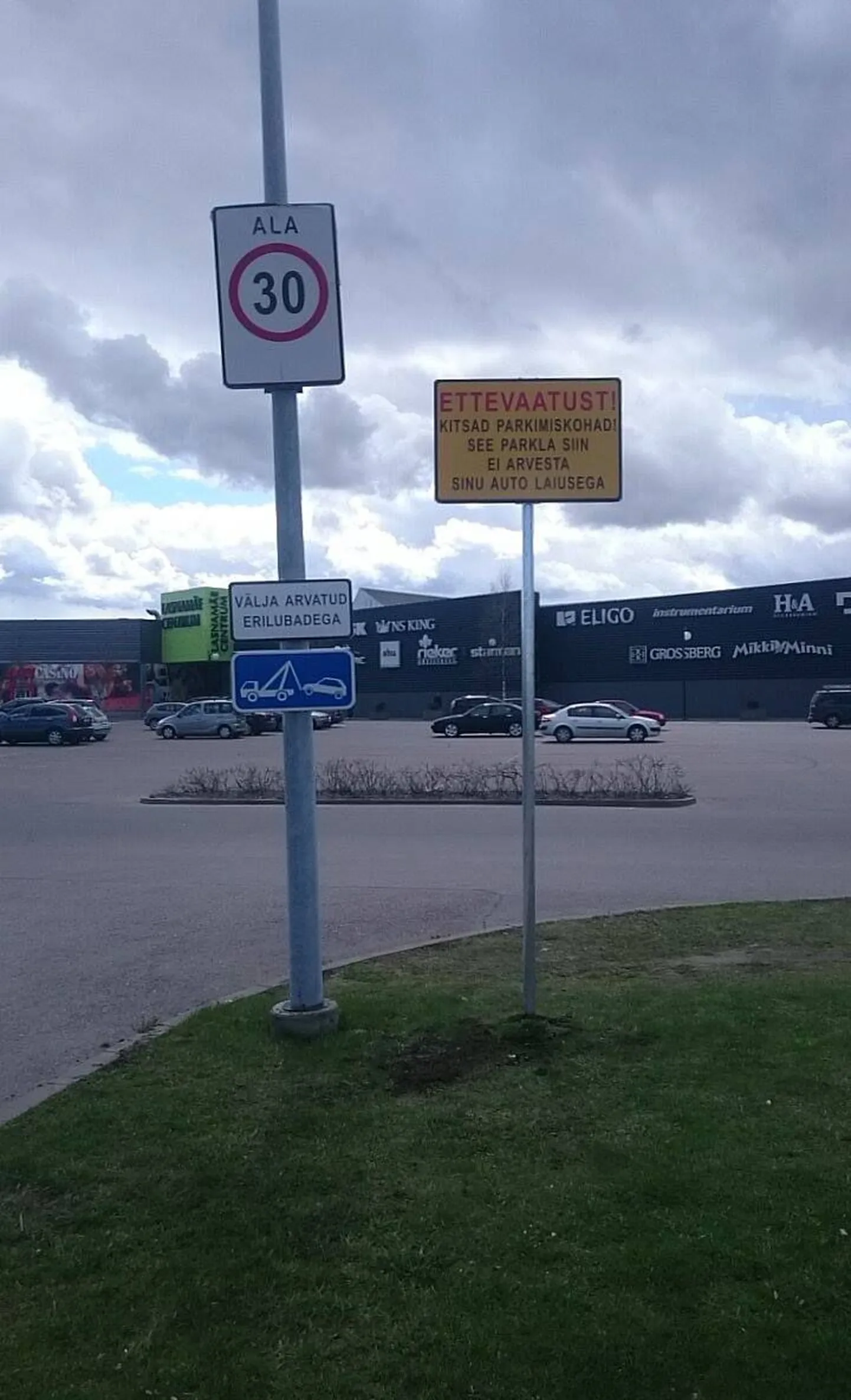 Lasnamäe Centrumi parkla.