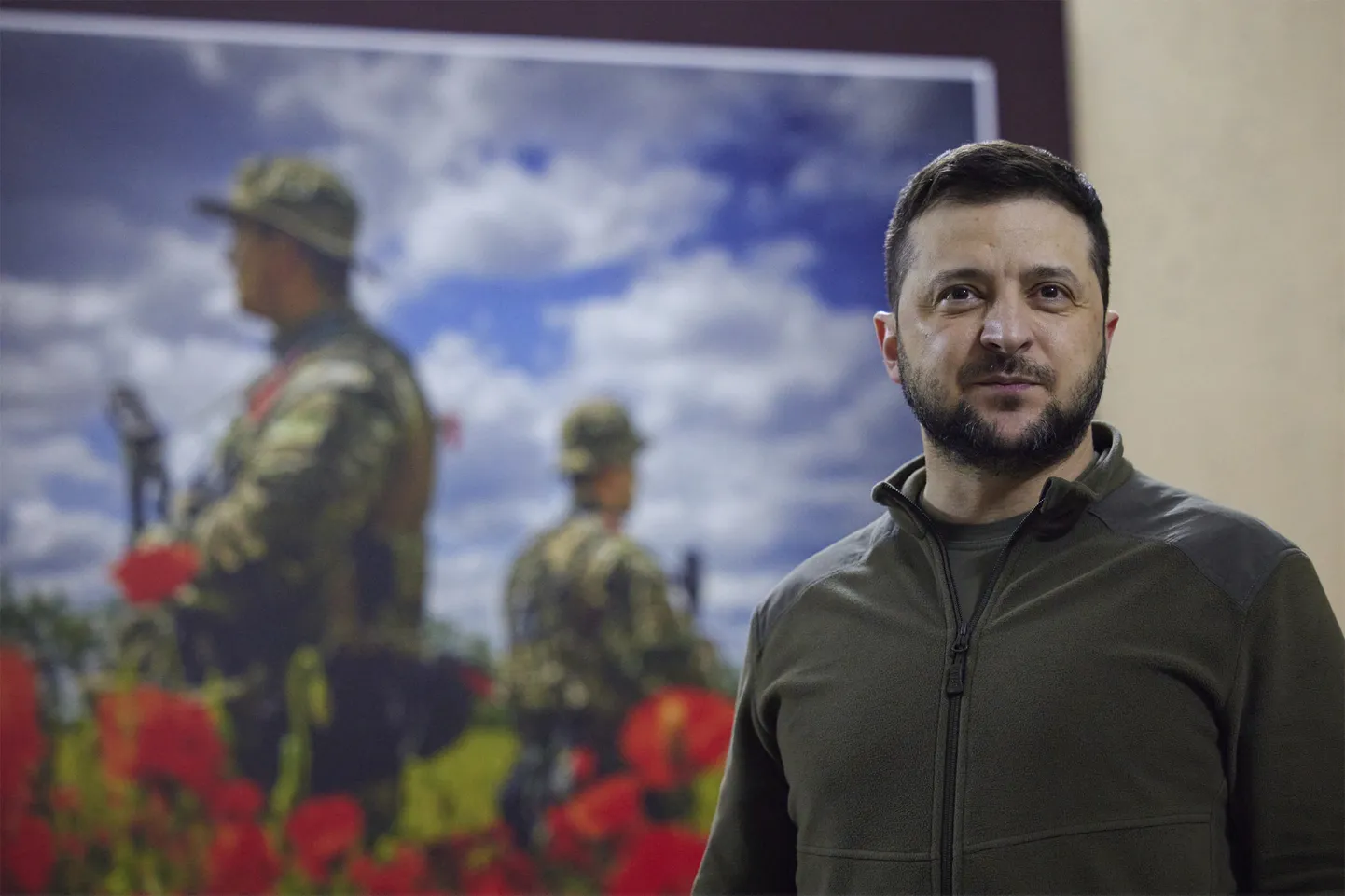 Ukraina president Volodõmõr Zelenskõi andis 26. märtsil 2022 Kiievis Ukraina rahvuskaardi sõduritele kangelaslikkuse eest medalid