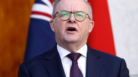 Australian PM criticized for crude joke to Japanese colleague