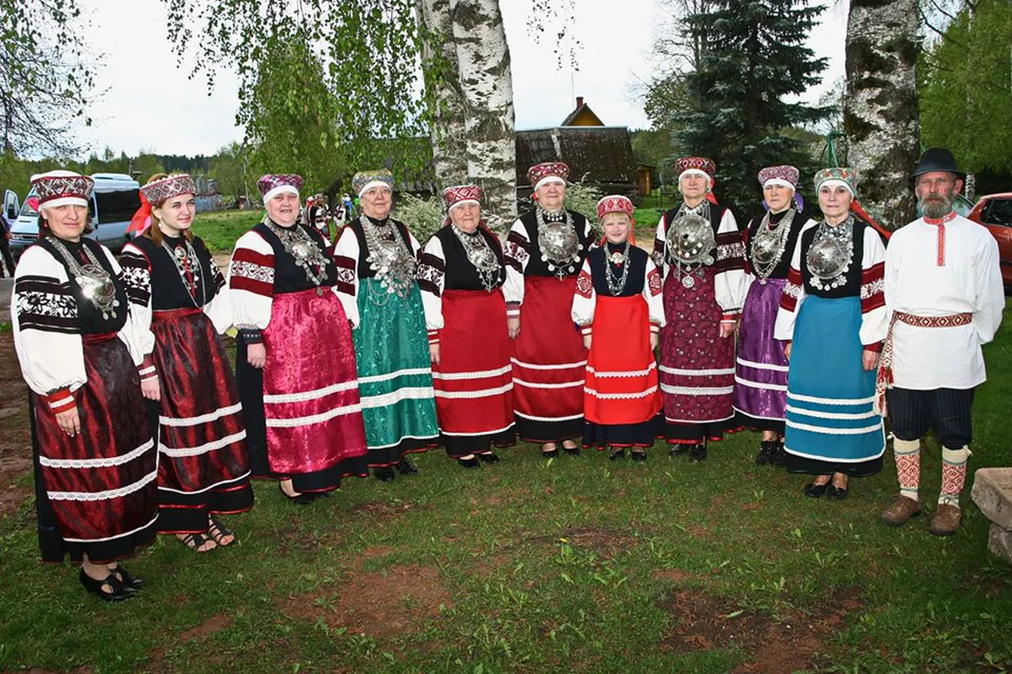 Poloda nulga leelokoor Helmine