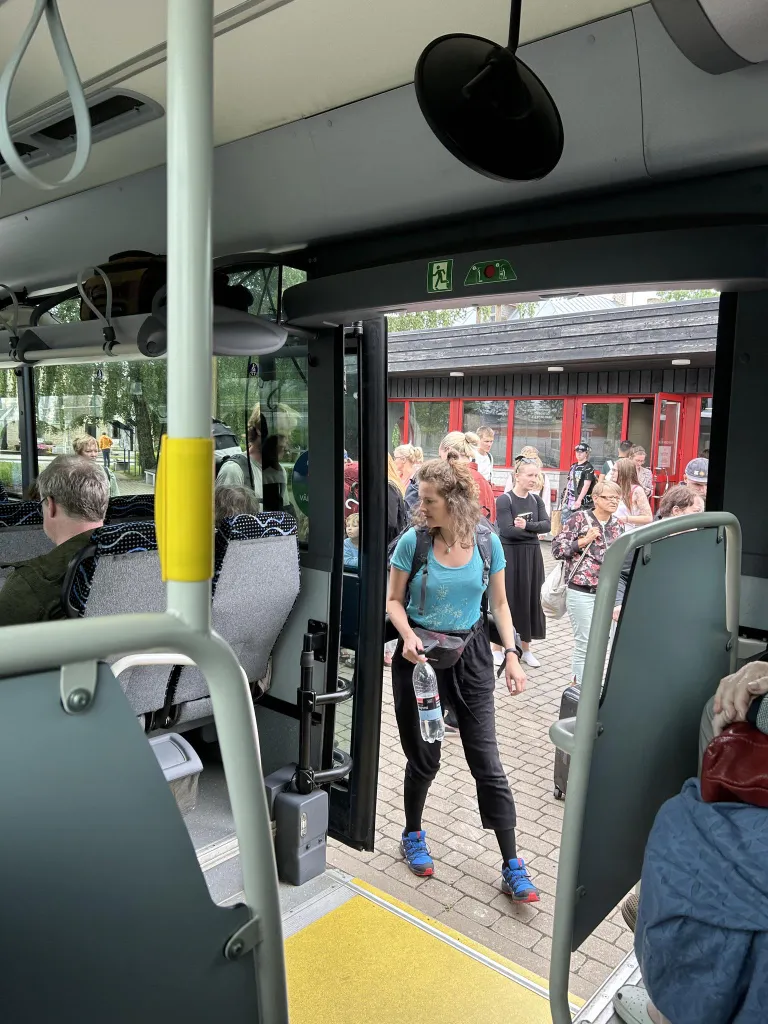 Tamsalus saadeti Elroni rongi reisijatele asendusbussid.