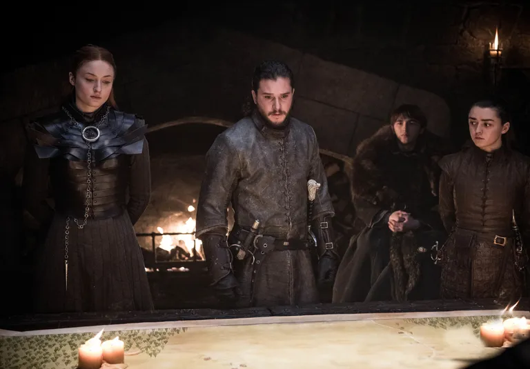 Kaader seriaali «Troonide mäng» kaheksanda hooaja teisest osast. Vasakult Sophie Turner (Sansa Stark), Kit Harington (Jon Snow), Isaac Hempstead Wright (Bran Stark) ja Maisie Williams (Arya Stark)