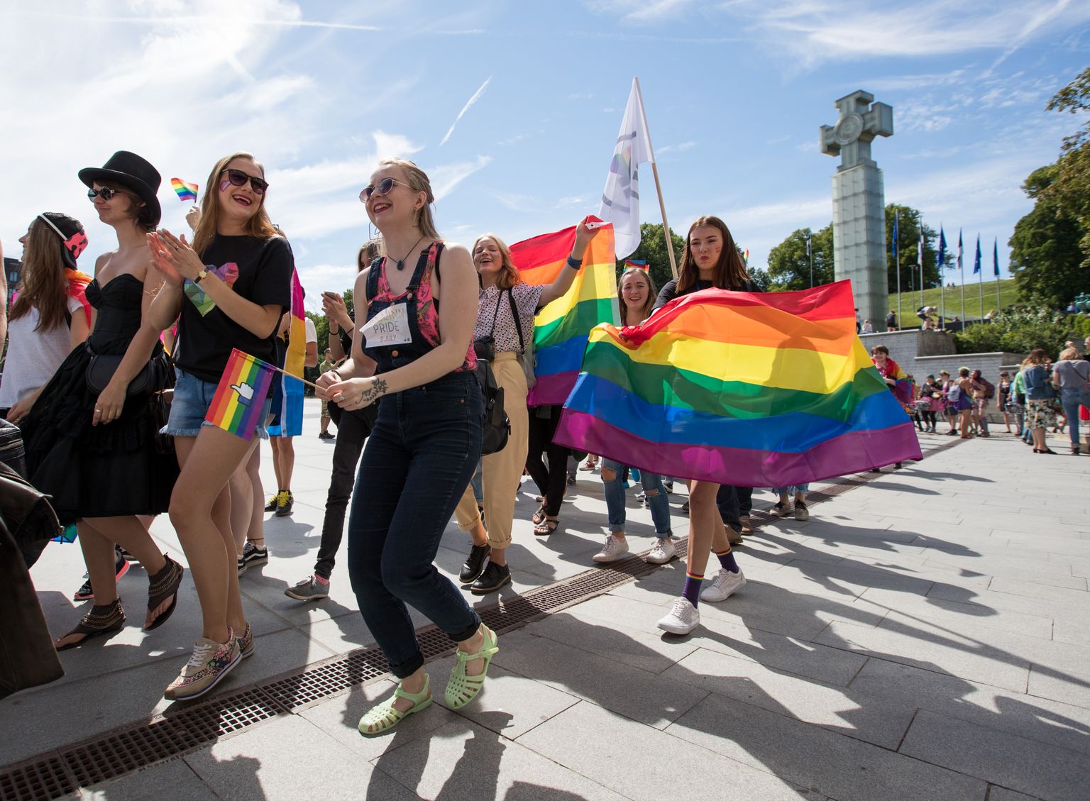 Цвета радуги на гей-параде 2017 года в Таллинне.