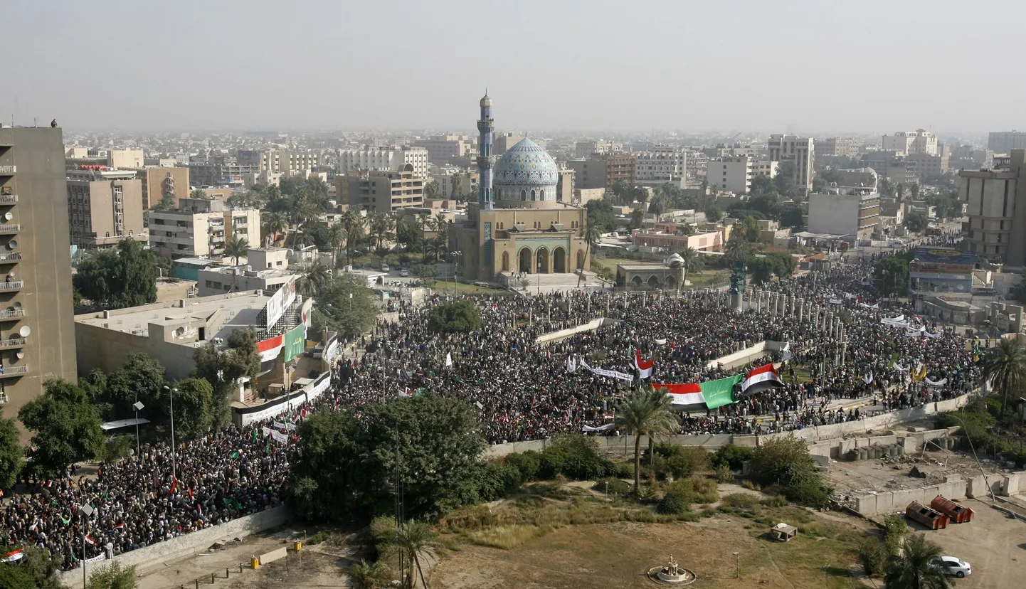 Iraagi pealinnas kogunesid tuhanded šiiidid lõunapalvuse ajal sadristide massimeeleavaldusele USA vastu.