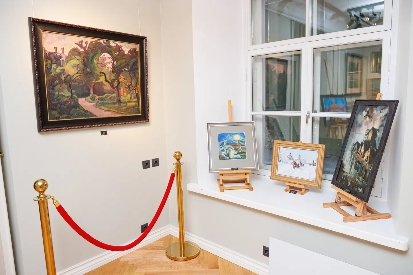 Картина Николая Трийка "Старый сад" (слева), проданная на осеннем аукционе эстонского искусства галереи Allee за 130 000 евро.