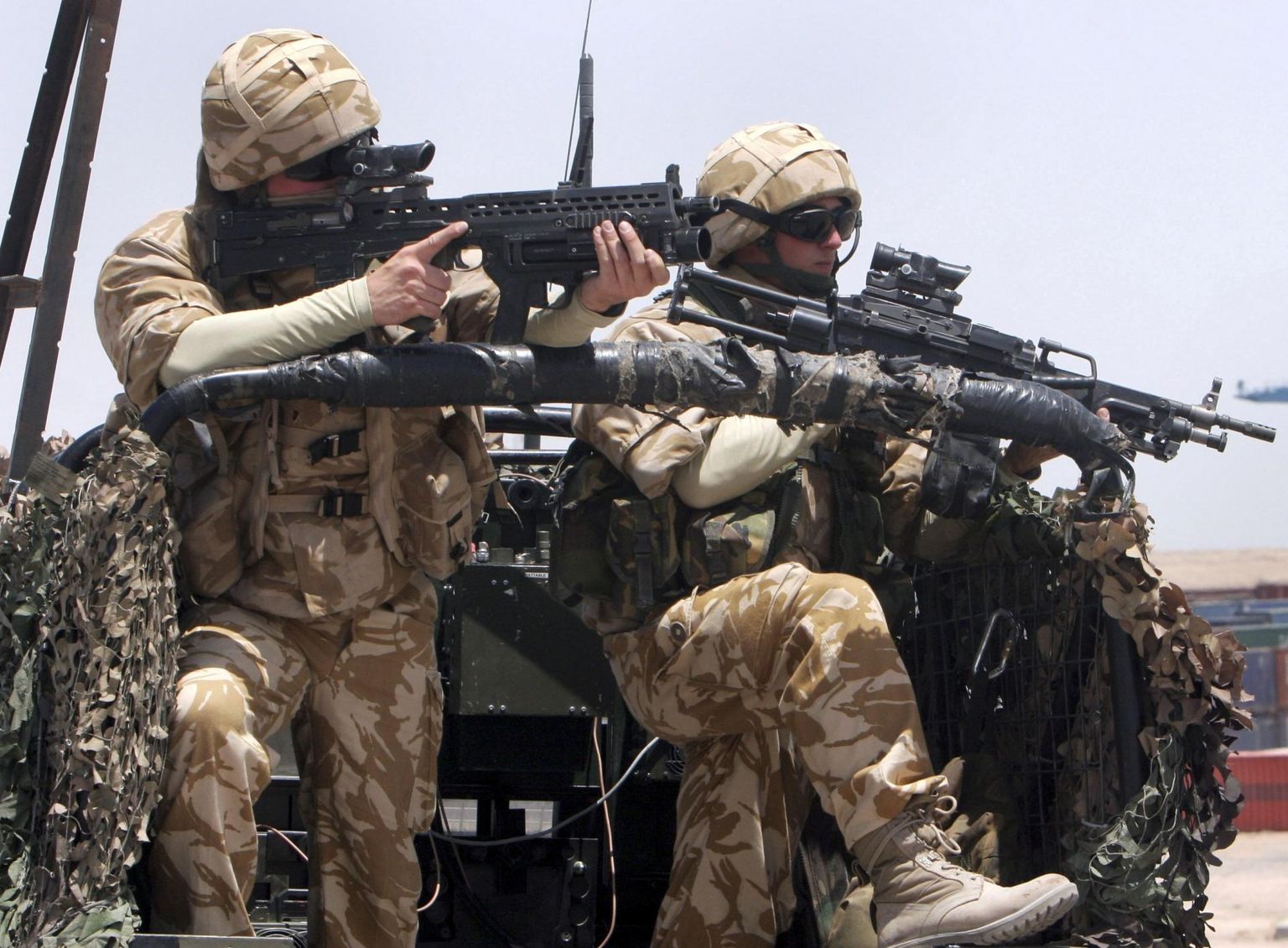 Briti sõdurid valvamas Umm Qasri sadamat Basras Iraagis 2007. aasta kevadel.