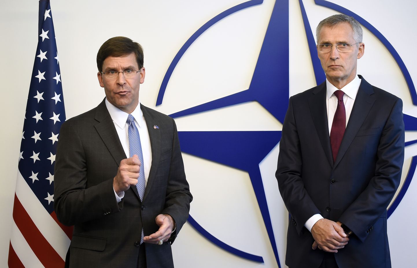 USA kaitseministri kohusetäitja Mark Esper (vasakul) koos NATO peasekretäri Jens Stoltenbergiga (paremal).
