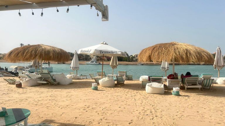"Makani beach club" pludmale Elgunā.
