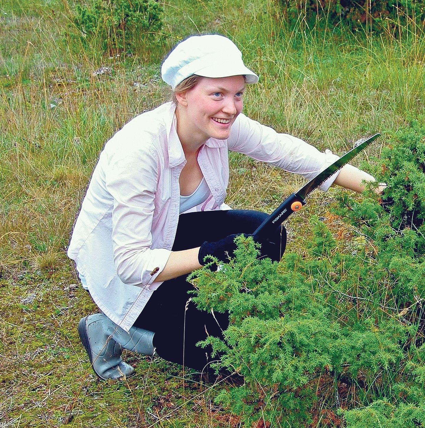 Liis Kasari on Tartu Ülikooli ökoloogia ja maateaduse instituudi doktorant. Tema uuringud aitavad teada saada, millised taimed on võitjad, millised kaotajad. Taimed, mida ta uurib, kasvavad loopealsetel, mis on kadakate ja kõrgemate taimedega kinni kasvamas.