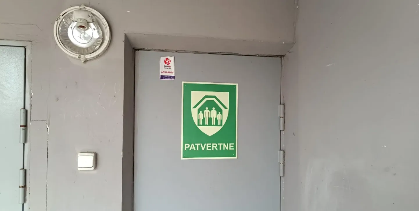 Daudzdzīvojamā mājā Dreiliņos ir ierīkota patvertne