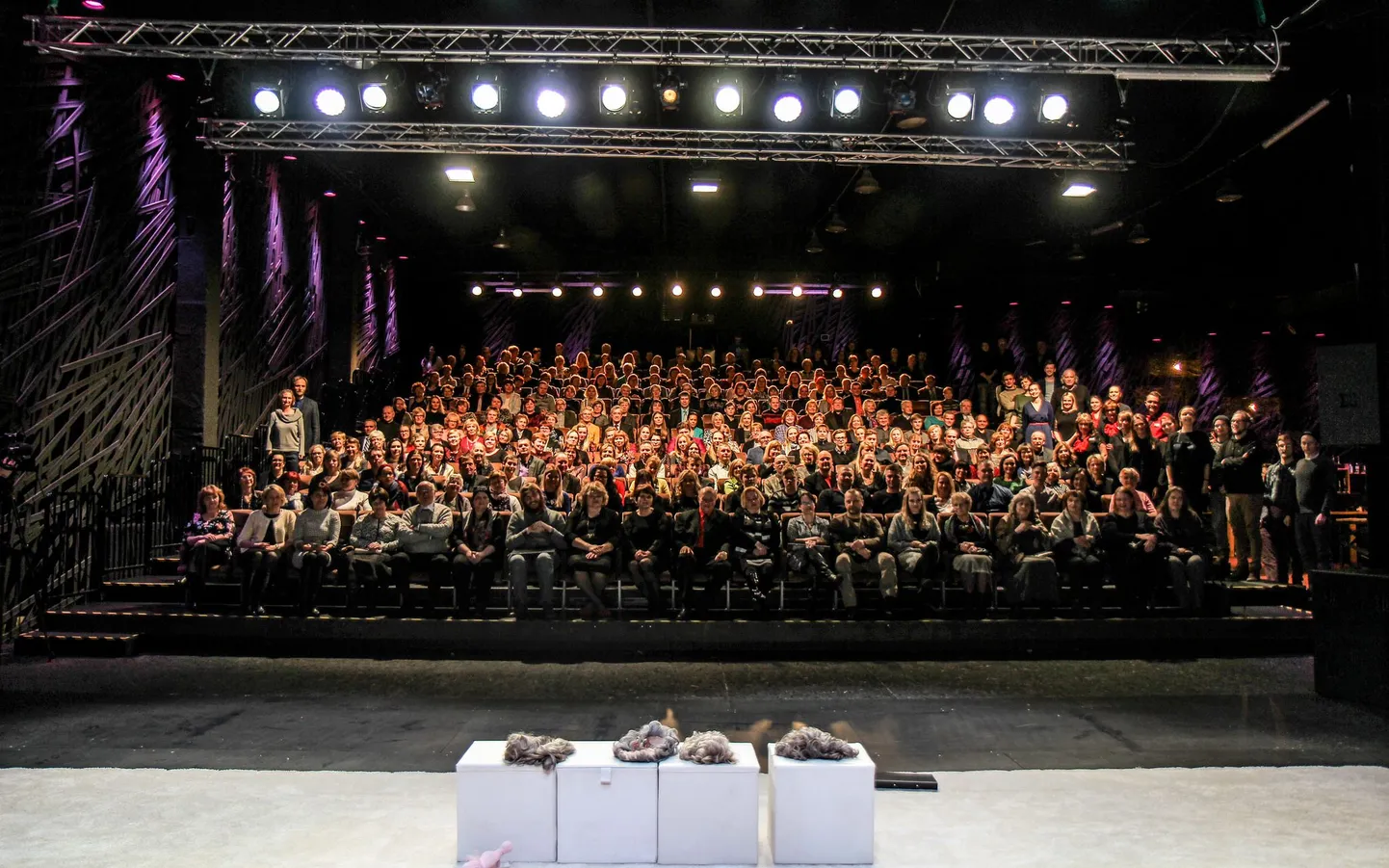 Foto Ugala black boxi viimase etenduse publikust 22. veebruaril 2017