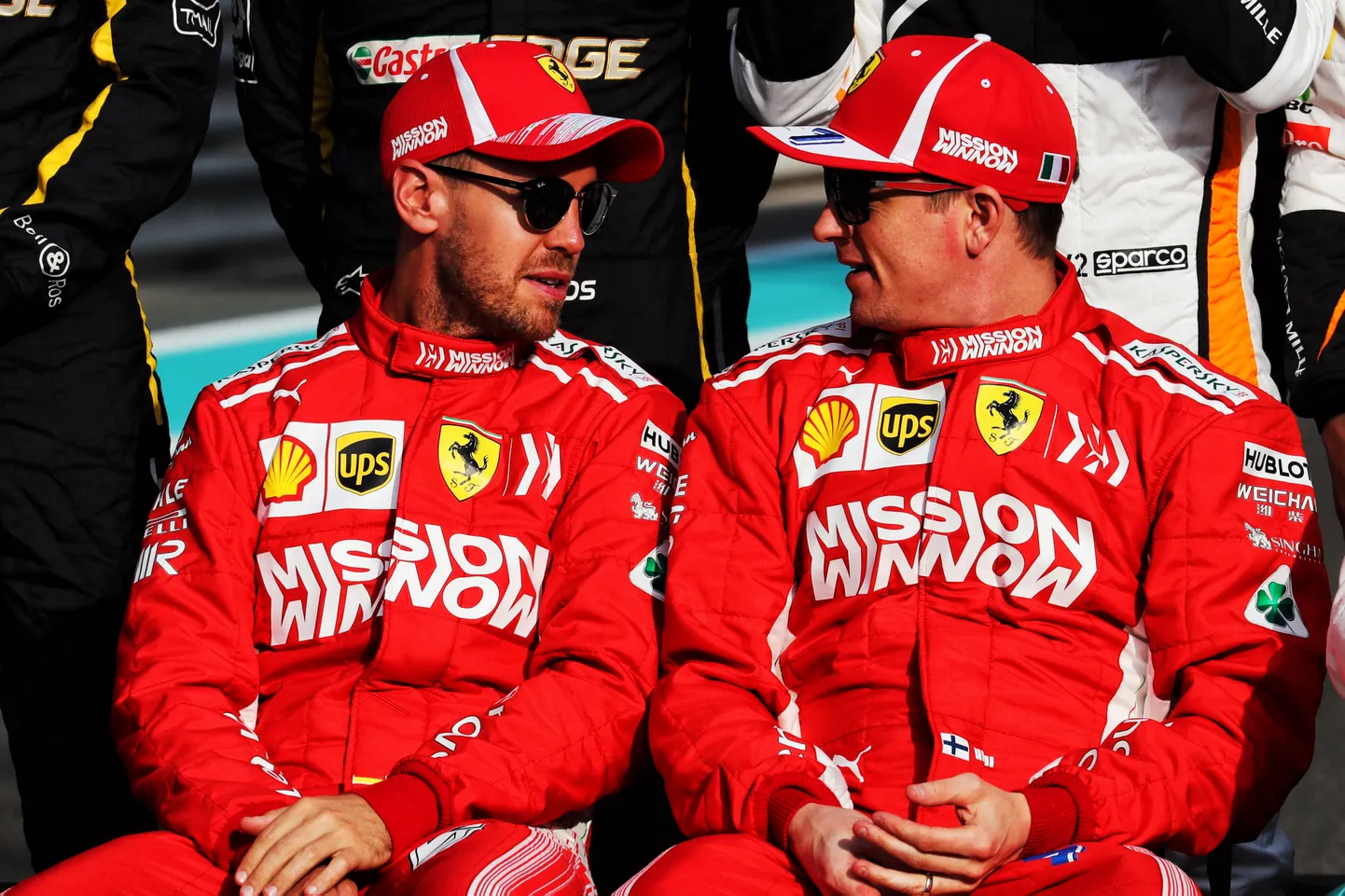 Sebastian Vettel ja Kimi Räikkönen (paremal) mullusel hooajal, kui soomlane kuulus veel Ferrari ridadesse.