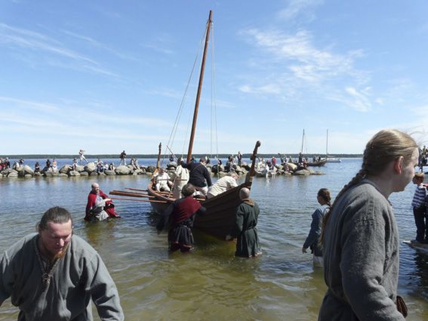 Juunis lasti Käsmus Viru Folgi ajal vette viikingilaev.