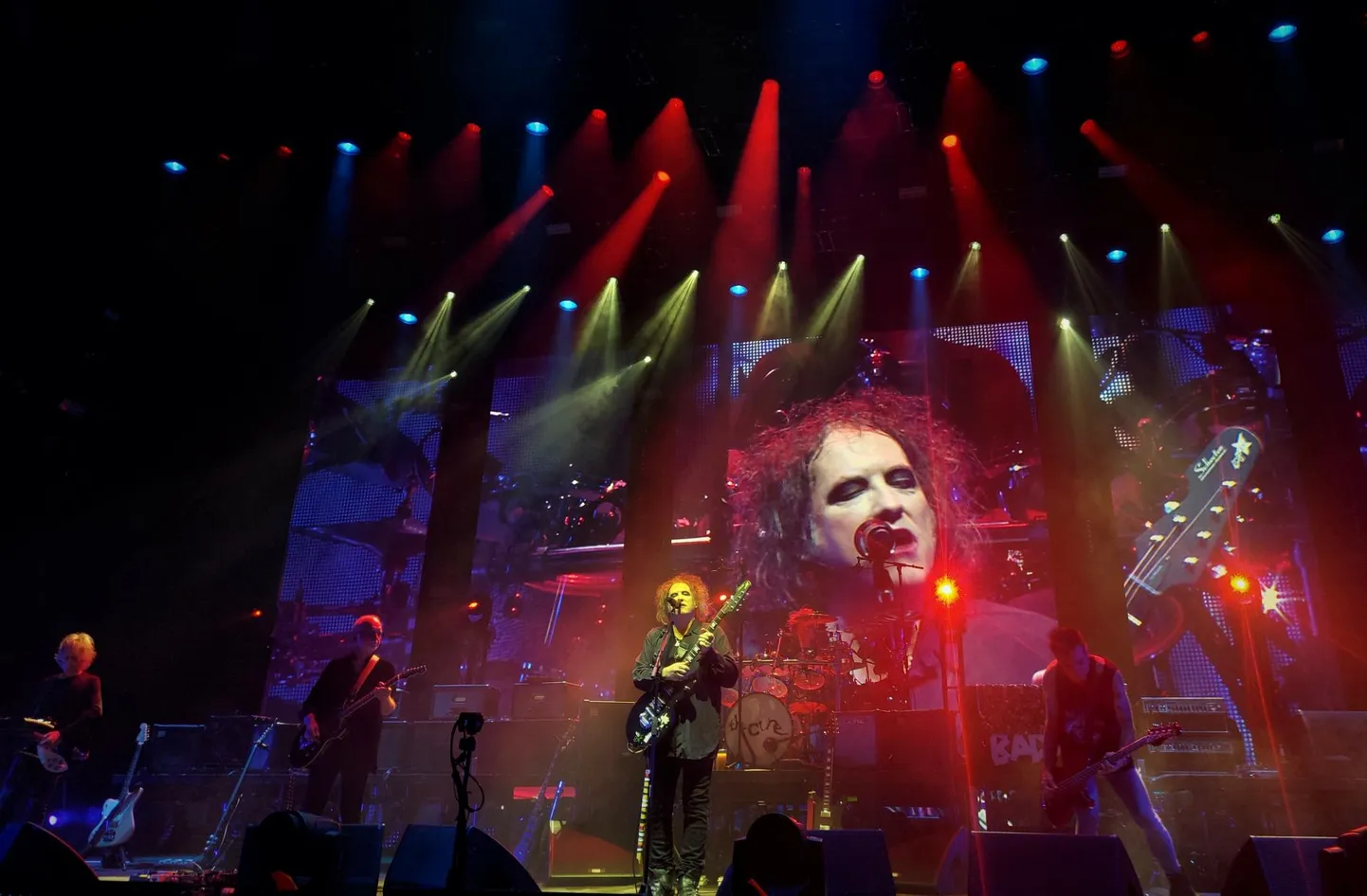 The Cure esines Riias esimest korda. Tegemist oli nende ainsa kontserdiga Baltimaades, mis ühtlasi avas bändi maailmatuuri.
