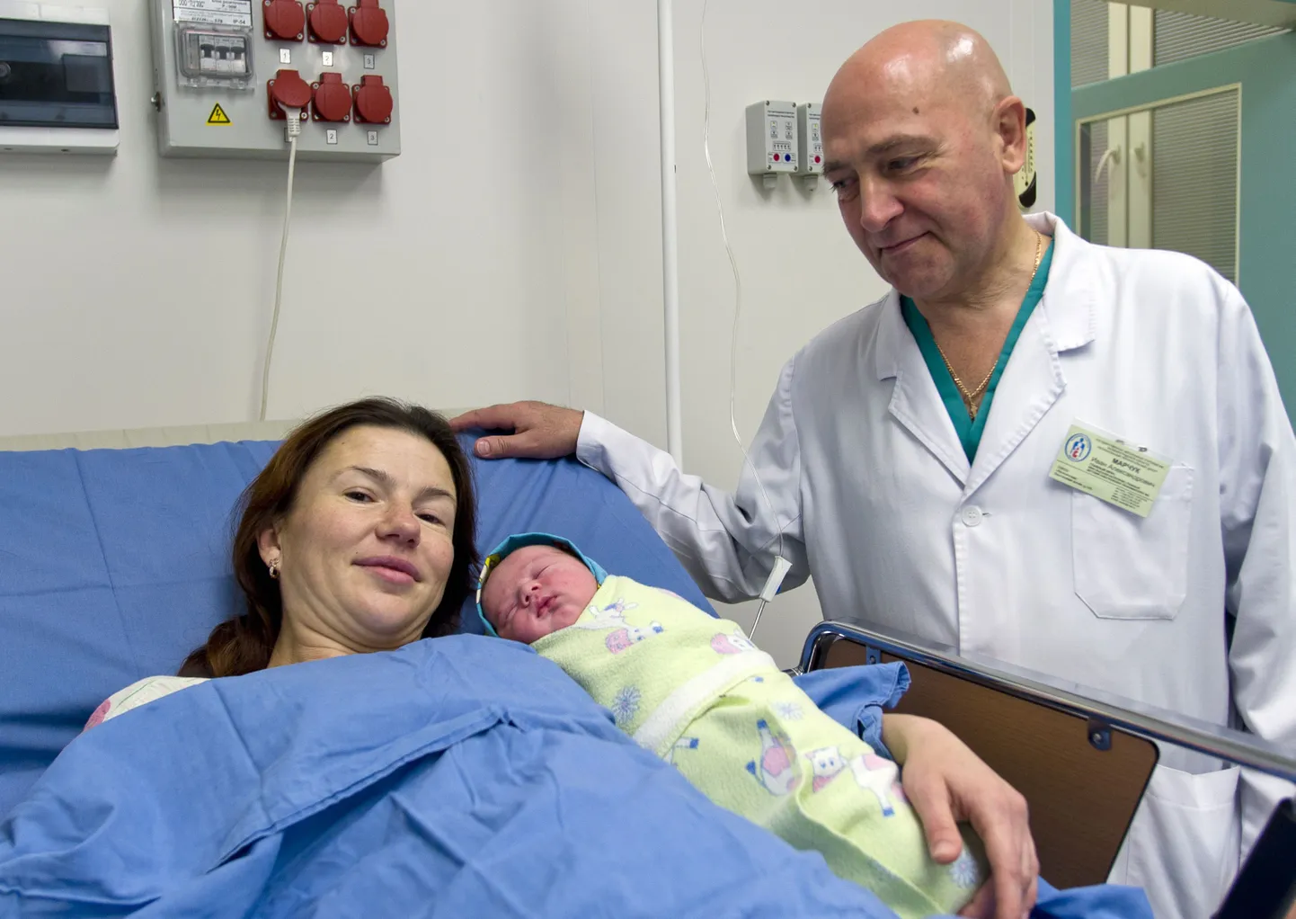Елена Николаева с новорожденным Петром.