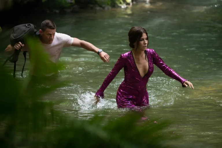 Channing Tatu ja Sandra Bullock filmis «Kadunud linn».