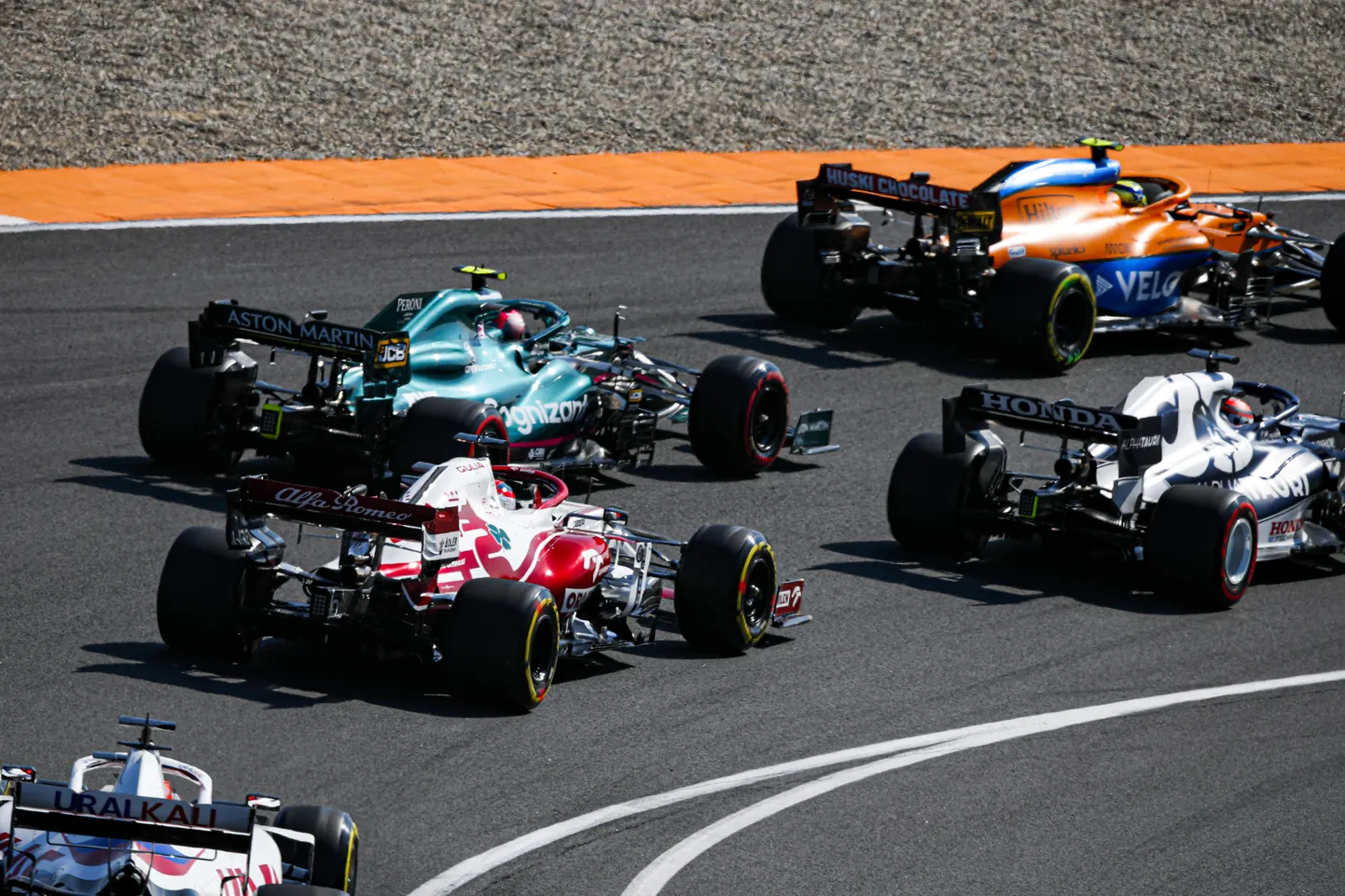 Hollandis Zandvoortis toimunud F1 etapp, paremal AlphaTauri vormelit rooliv Yuki Tsunoda.