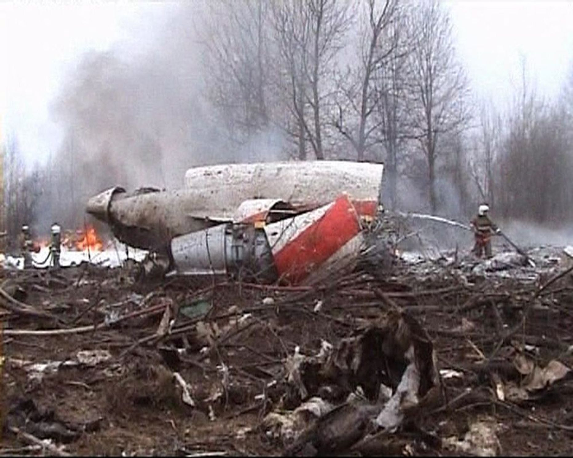 Smolenski lähedal maandumisel alla kukkunud Poola presidendi lennuki Tu-154 rusud.