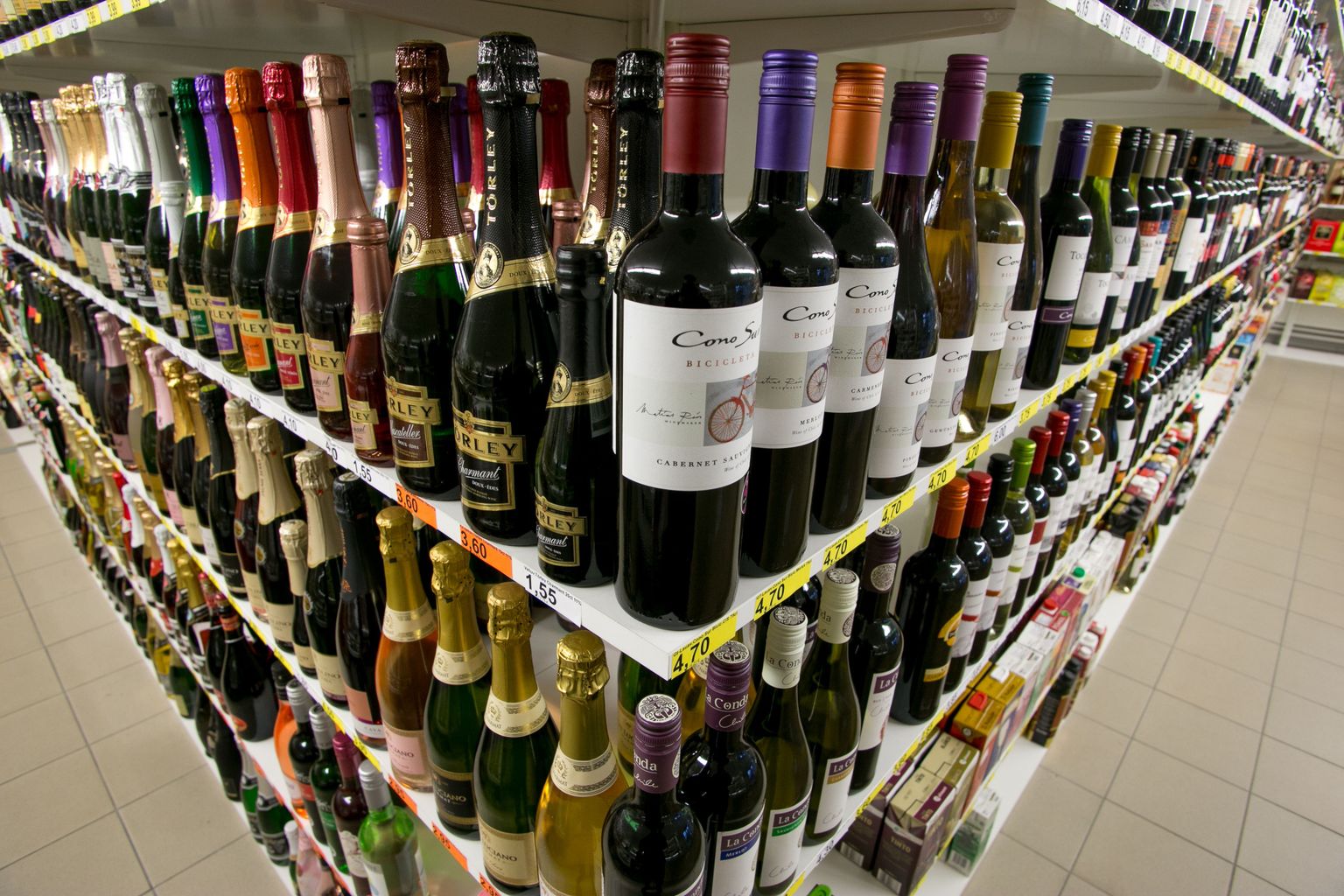 Riik tahab karmistada alkoholimüügi korda.