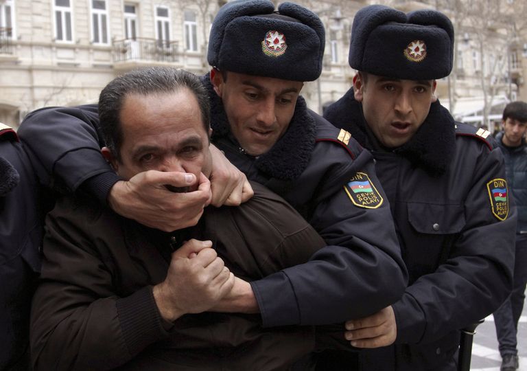 Meeleavaldaja kinnipidamine Aserbaidžaani pealinnas Bakuus, 2011