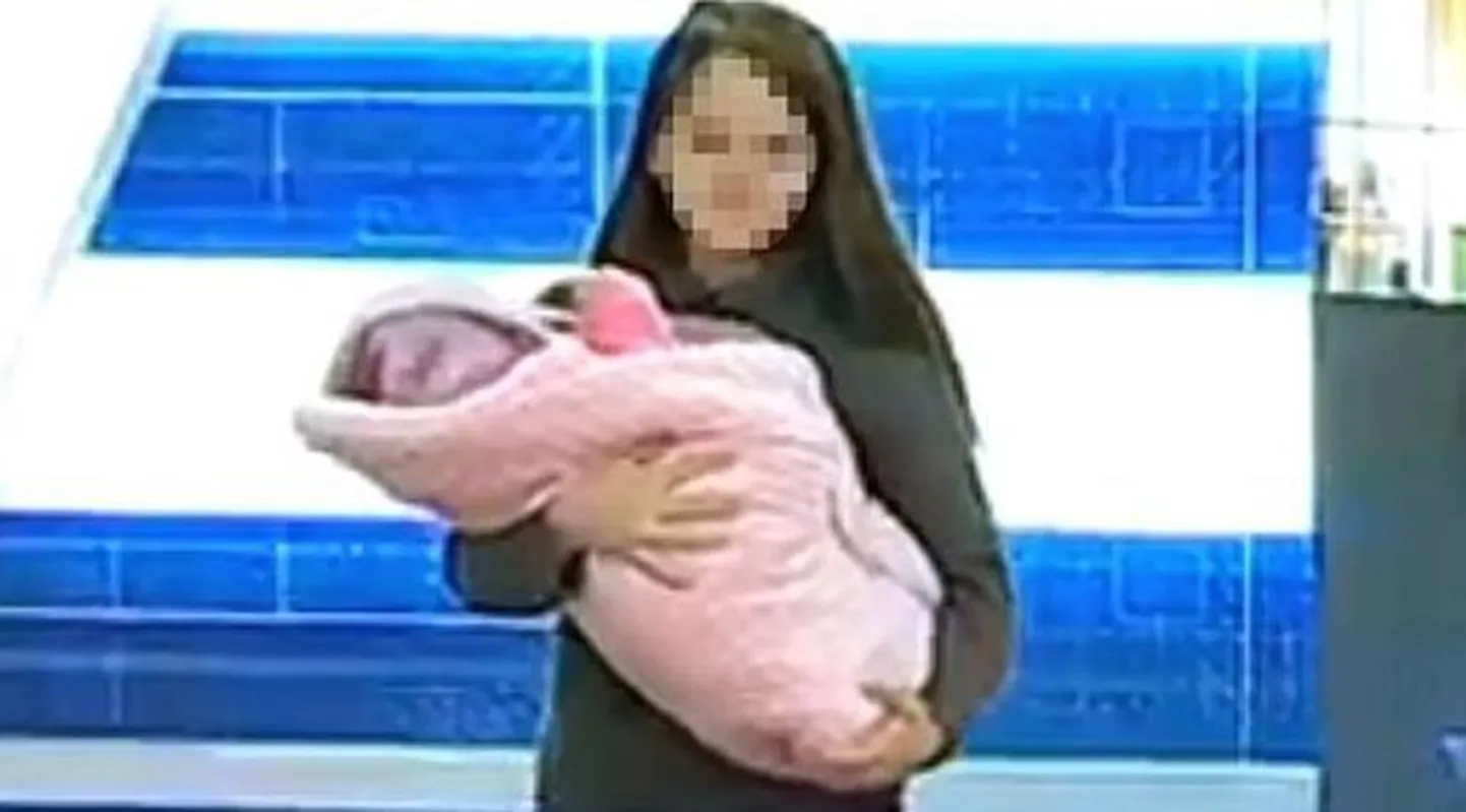 12-aastane Tanja Lušišin lapsega