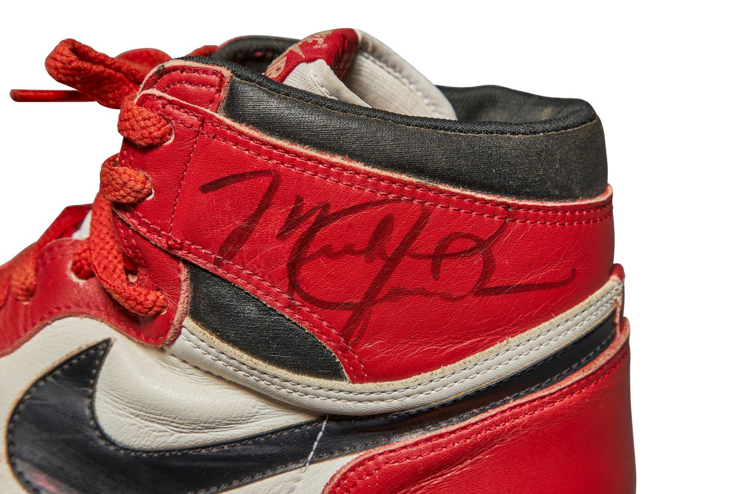Michael Jordani autogrammiga korvpalliketsid.