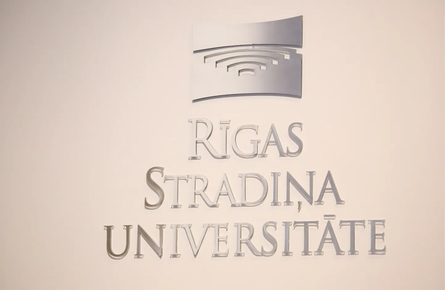 Rīgas Stradiņa universitātes logo.