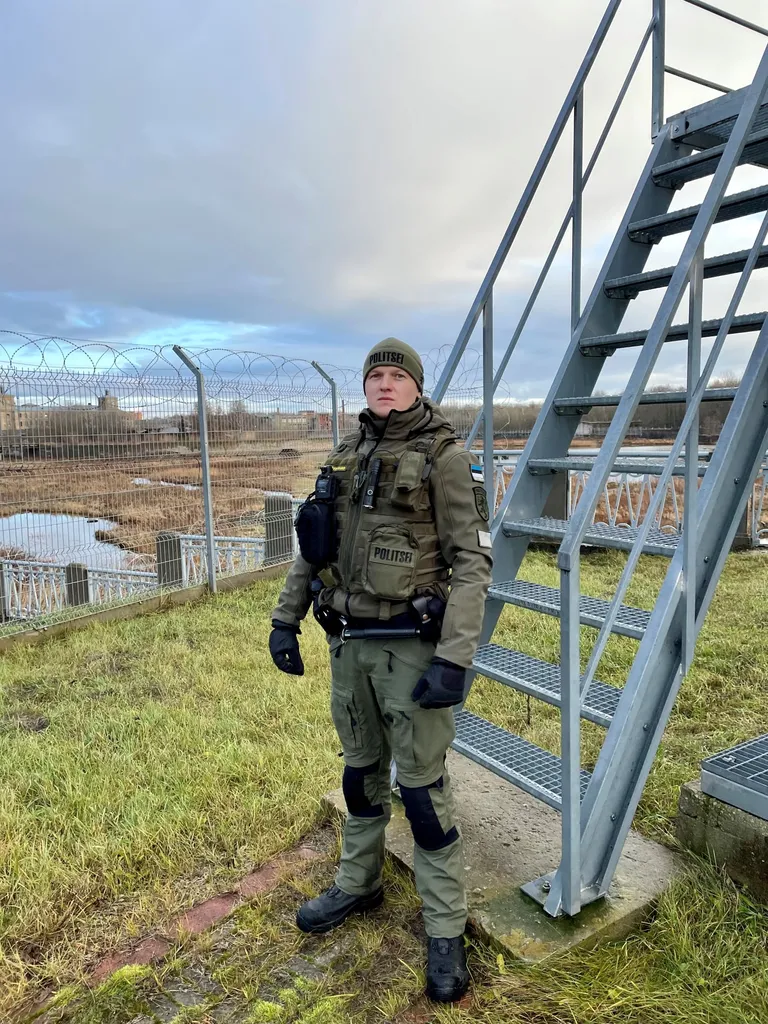 Пограничник Янек рад внести свой вклад.