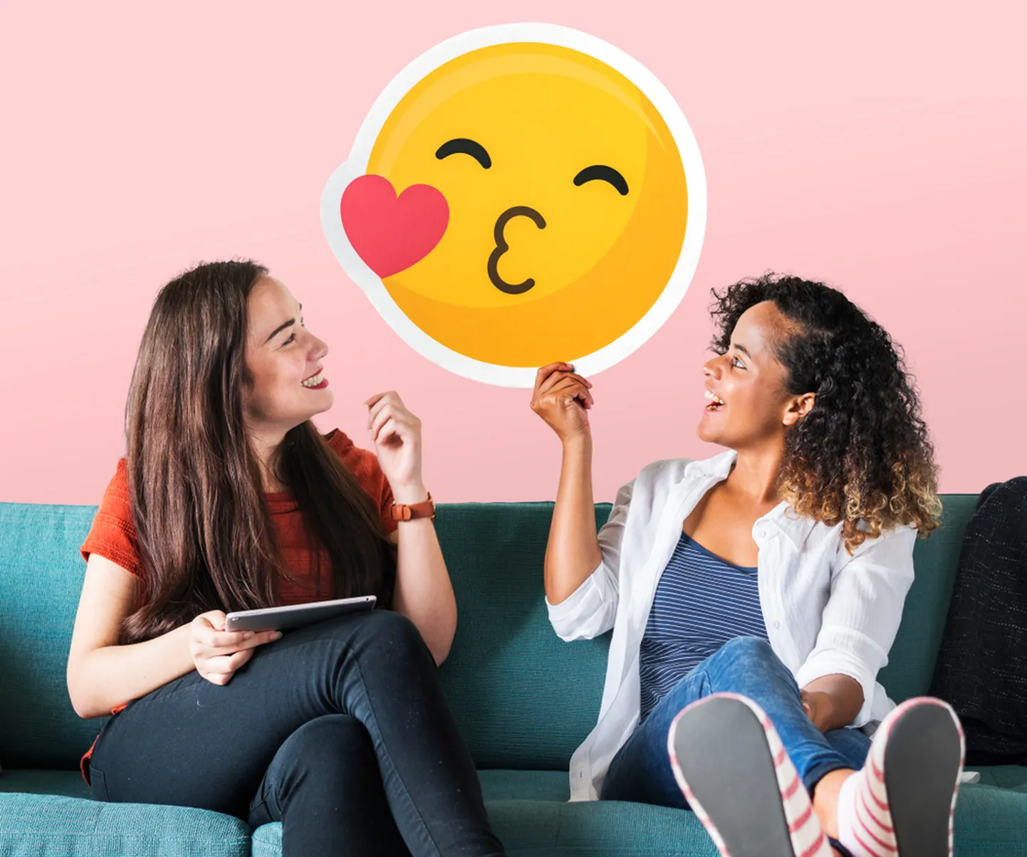 Emotikonide kasutajad on flirtimises edukamad.