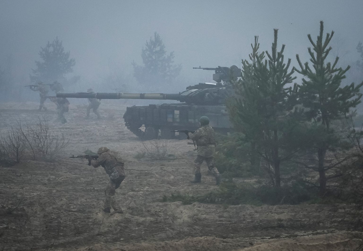 Ukraina sõjaväelased osalemas relvajõudude, rahvuskaardi, piirivalve ja Ukraina julgeolekuteenistuse (SBU) ühistel õppustel Valgevene piiril 20. jaanuaril.