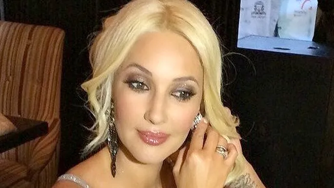 Өзбек әйелінің кискасы мен анусының үлкен секс фотосуреттері