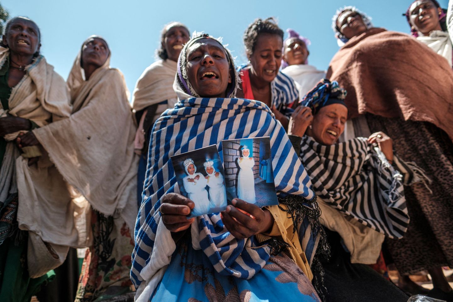 Dengola naised leinamas Eritrea sõdurite veretöös hukkunuid.