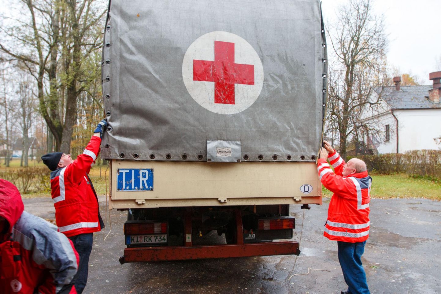 Punane Rist toomas Saksamaalt Tõrva hooldekodule abisaadetisena voodeid, abivahendeid erivajadustega inimestele, rõivaid ja muud. 