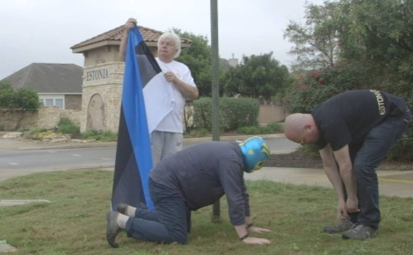 Ivo Linna ja Juku-Kalle Raid külastasid Texases eestlaste küla ja heiskasid lipu