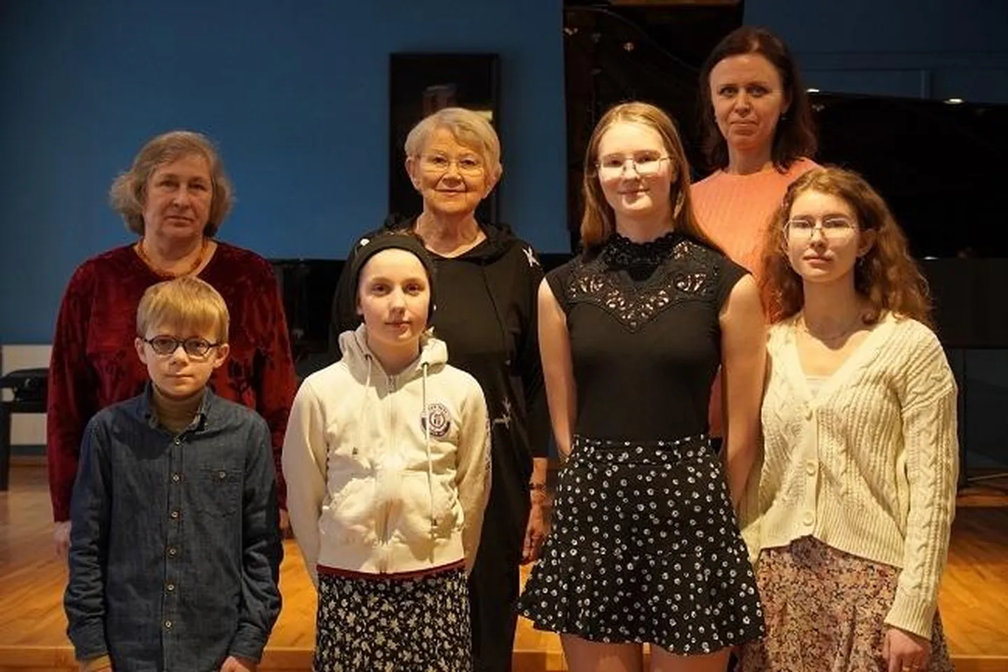 Klaveri eriala konkursist osavõtjad. Esimeses reas: Mikk Järve, Ester Võlegžanin, Alice Rüütel, Anette Roop. Tagumises reas: Marika Reinhold, Lenel Rand, Helin Karja.
