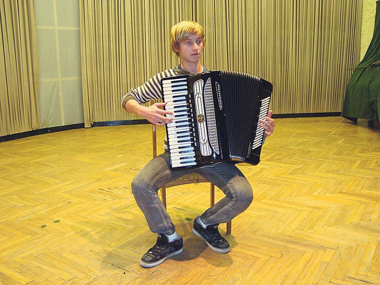 Pärnu Kunstide maja õpilane Rein Luuk võitis Šiauliai festivalil omavanuste esikoha.
