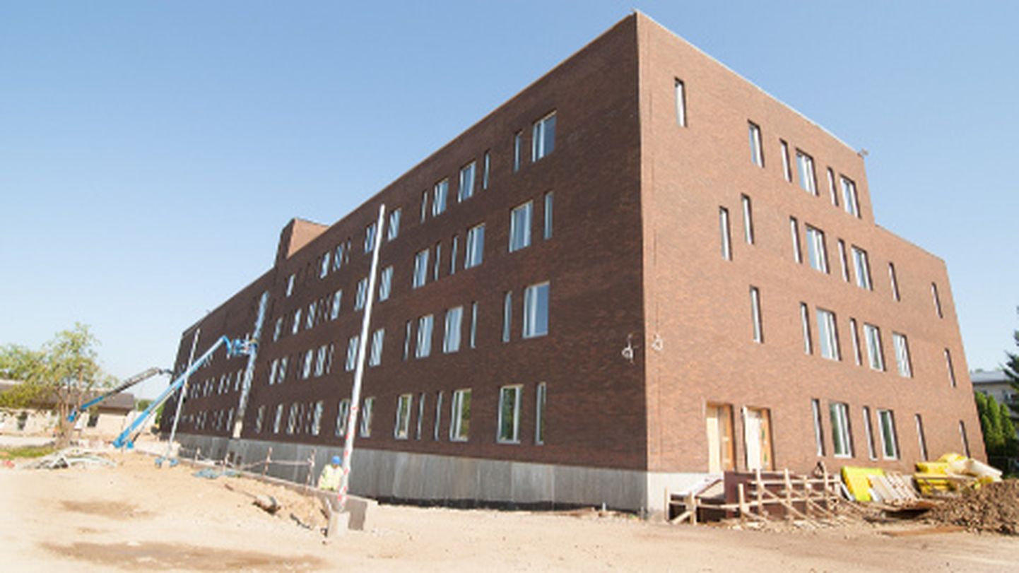 Ida-Viru keskhaigla uues hoones hakkab patsientide silma rõõmustama ligi 60 000 euro eest kunsti.