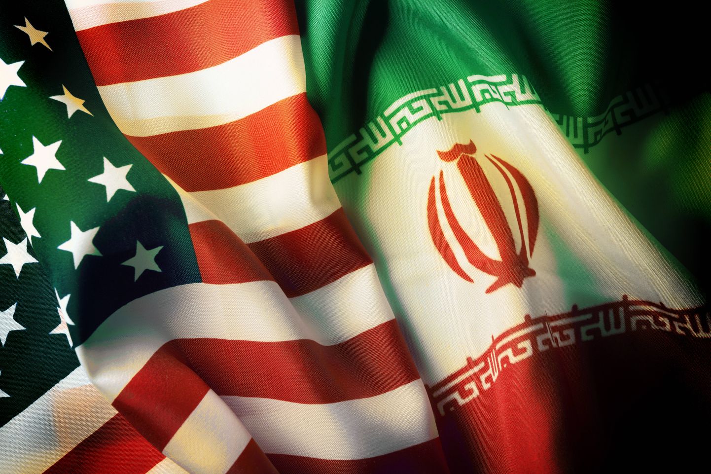 Iraani ja USA lipud.