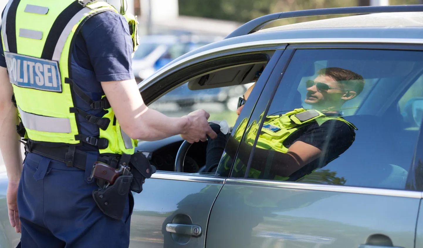 Politsei tabas möödunud ööpäeval liiklusest 25 joobes sõidukijuhti.