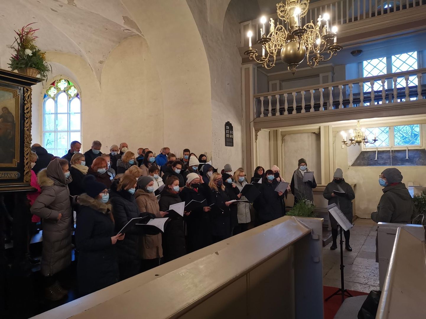 Kammerkoor Solare ja Lehtse Kammerkoor harjutavad Rakvere Kolmainu kirikus Giacomo Puccini “Messa di Gloria” kontsertideks.