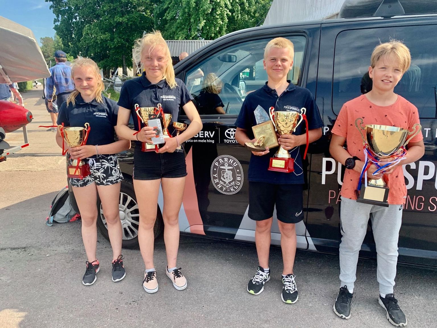 Pärnu jahtklubi võistkond (vasakult) Laura Marii Taggu, Lisbeth Taggu, Andrias Sepp ja Martin Rahnel saavutas Kuldseekli regatil teise koha.