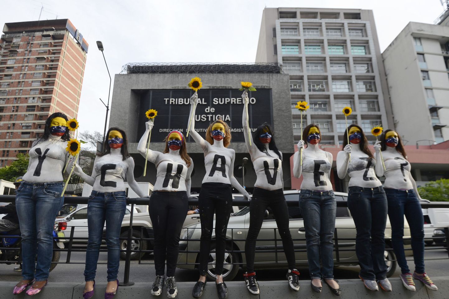 Opositsiooni toetavad üliõpilased Caracases 4. märtsil aset leidnud demonstratsioonil, kus nõuti tõde riigipea seisundi kohta.
